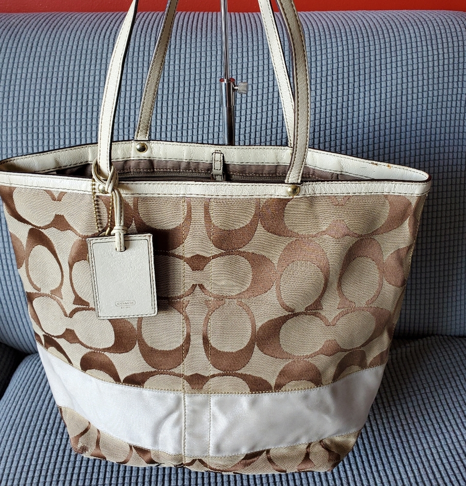 Coach signature canvas shoulder bag